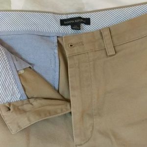 Banana Republic Khaki Chino Shorts (32)